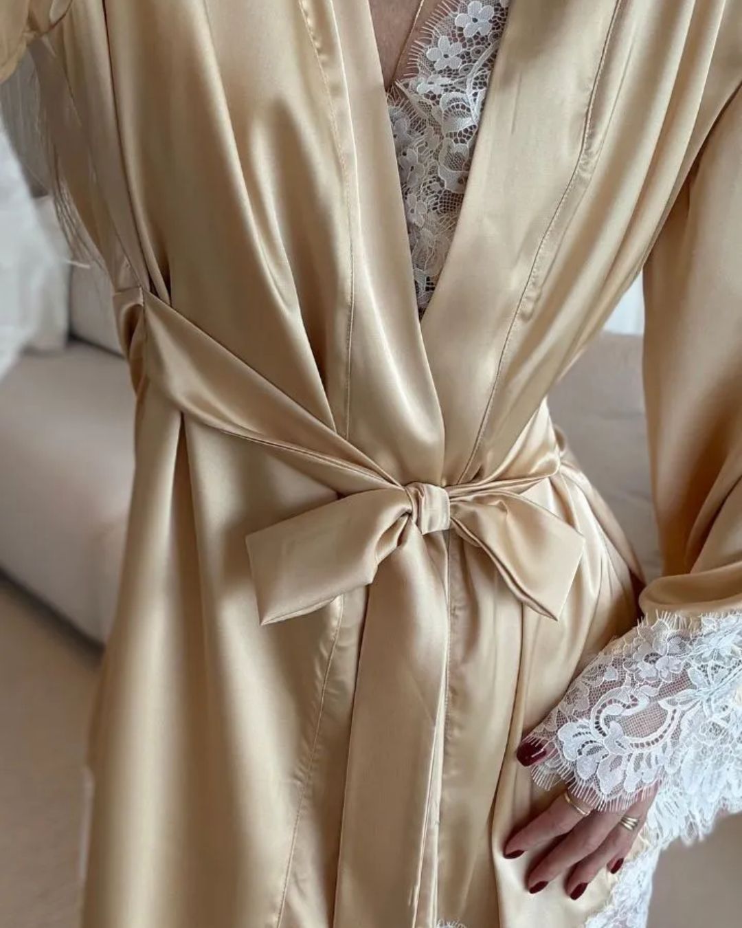 Conjunto Champagne Nuit Baby-Doll e Robe em Cetim e Renda