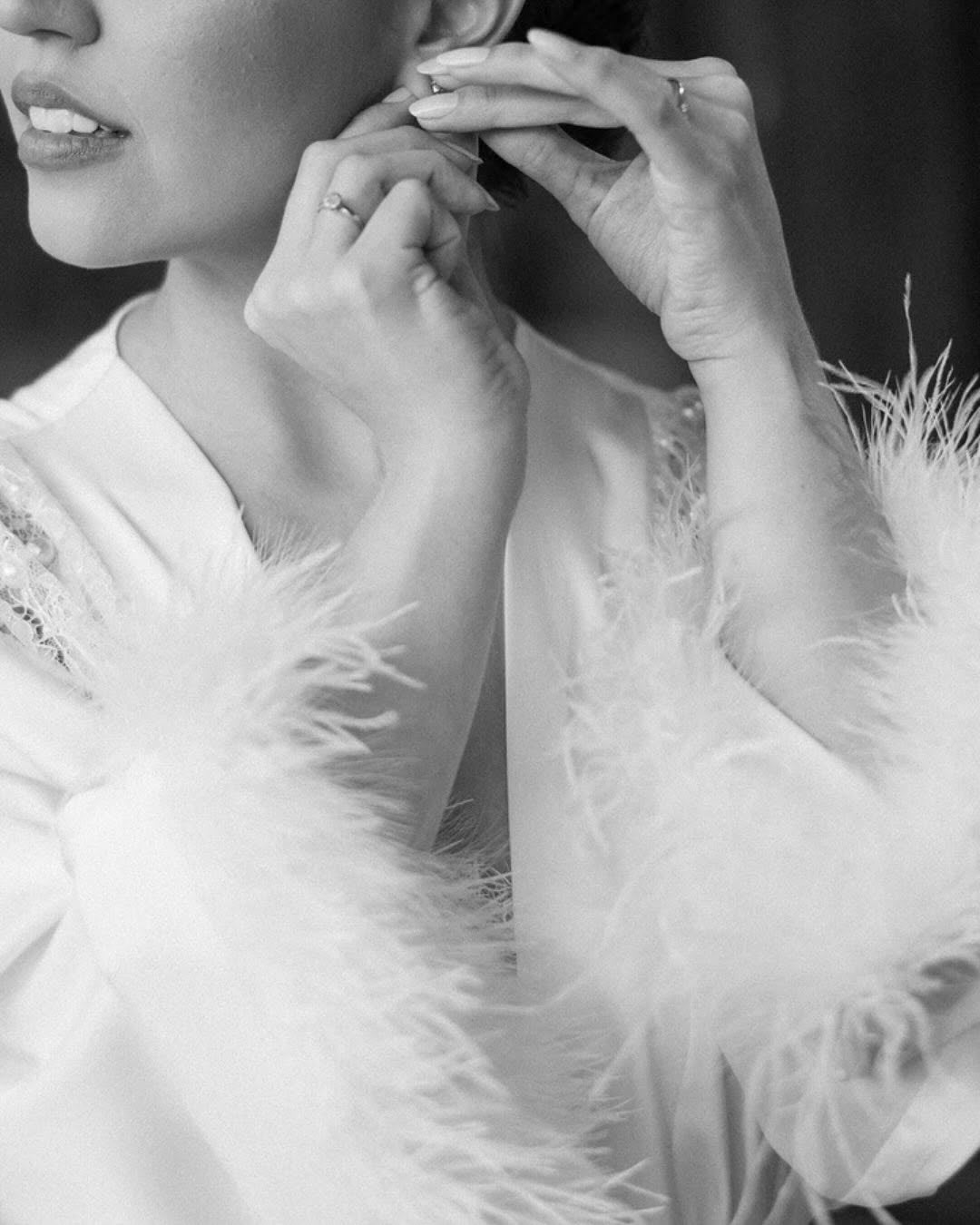 Robe Midi Cetim Lune Blanche em Plumas e Pérola