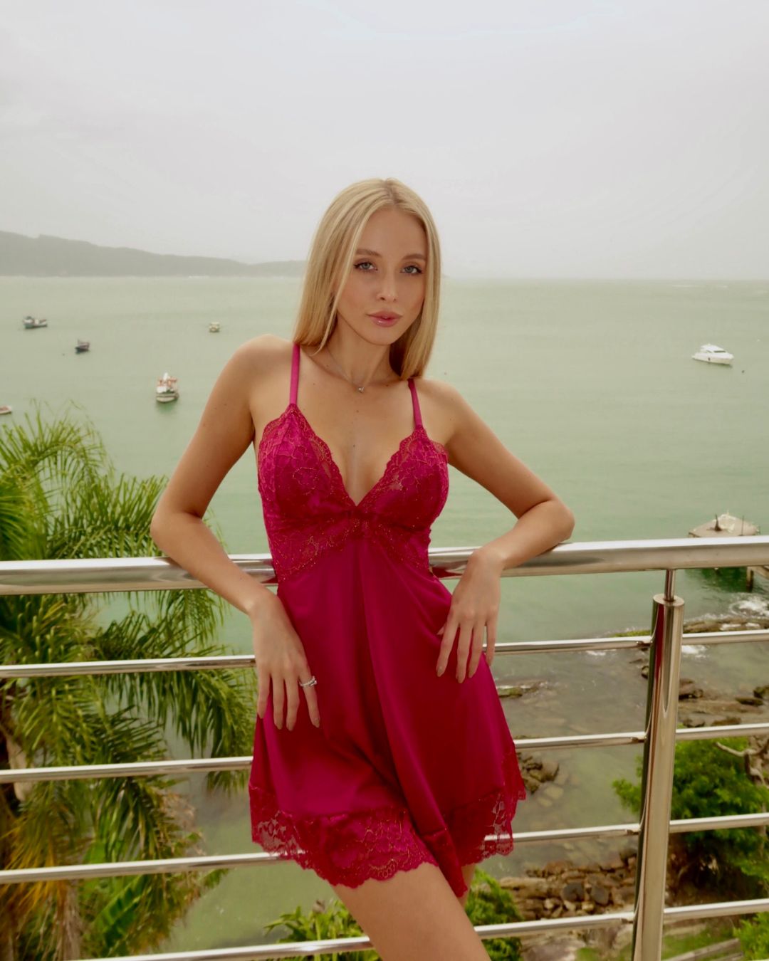 Conjunto Euphoria - Camisola, Robe e Calcinha